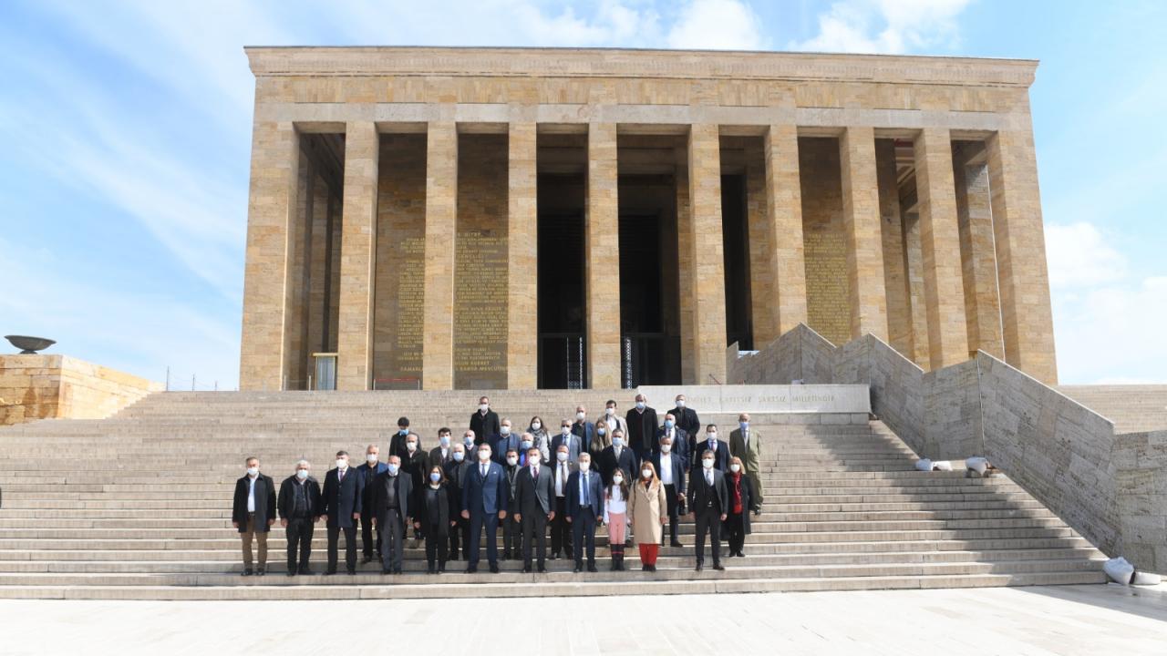 Başkan Özyiğit Ve Muhtarlardan Anıtkabir'e Ziyaret | Mersin Yenişehir ...